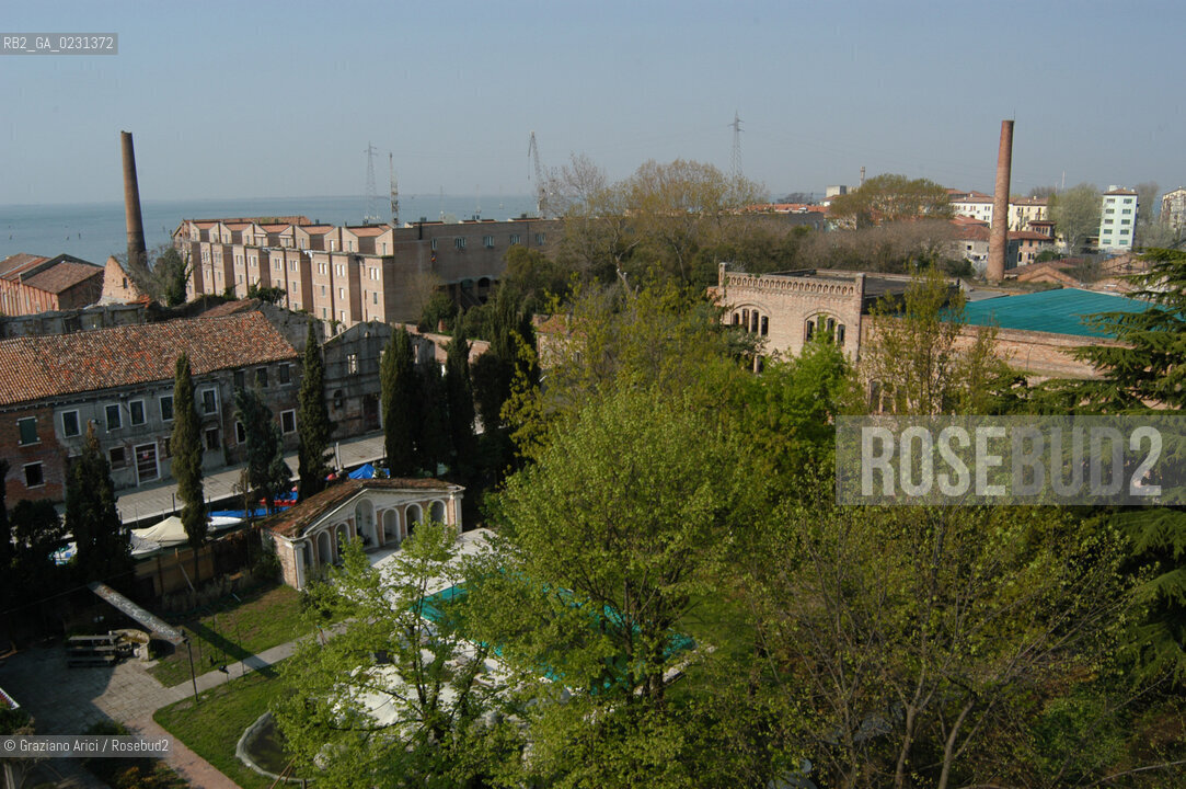 VENEZIA 17/04/03 - CASE VALLE E COMPLESSO FORTUNY © ARCHIVIO Graziano Arici/Rosebud2  / GIUDECCA / GIARDINO