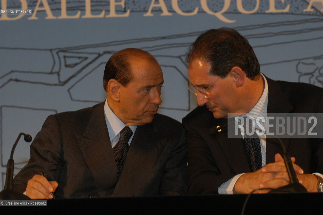 VENEZIA 14/05/03 - CERIMONIA DI INIZIO LAVORI SISTEMA MOSE PER LA DIFESA DI VENEZIA DALLE ACQUE ALTE IL PRESIDENTE DEL CONSIGLIO ON. SILVIO BERLUSCONI E  IL GOVERNATORE DELLA REGIONE VENETO GIANCARLO GALAN    ©Graziano Arici/Rosebud2 / DIGA