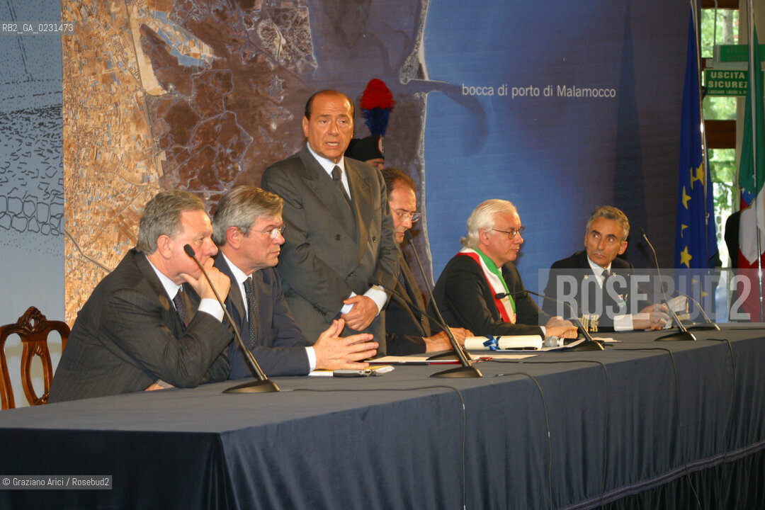 VENEZIA 14/05/03 - CERIMONIA DI INIZIO LAVORI SISTEMA MOSE PER LA DIFESA DI VENEZIA DALLE ACQUE ALTE IL PRESIDENTE DEL CONSIGLIO ON. SILVIO BERLUSCONI  ©Graziano Arici/Rosebud2 / DIGA