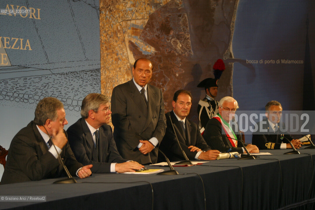 VENEZIA 14/05/03 - CERIMONIA DI INIZIO LAVORI SISTEMA MOSE PER LA DIFESA DI VENEZIA DALLE ACQUE ALTE IL PRESIDENTE DEL CONSIGLIO ON. SILVIO BERLUSCONI  ©Graziano Arici/Rosebud2 / DIGA