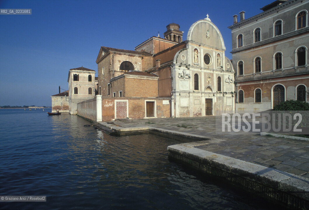 Nome:..ISOLA DI SAN CLEMENTE: LA CHIESA....Localizzazione:..VENEZIA / ISOLA DI SAN CLEMENTE / LAGUNA SUD..VENICE / THE ISLE OF SAN CLEMENTE / THE SOUTH LAGOON..Soggetto:..ISOLA DI SAN CLEMENTE / LA CHIESA..ISLE OF SAN CLEMENTE / THE CHURCH..Cronologia:..SEC. XVII ..XVIIth CENTURY ..Autore:......Stile:......Editori Stampatori:......Committenza:......Materia e Tecnica:......Collocazione:......Note:..I PRIMI EDIFICI RISALGONO AL XII SECOLO / DAL 1834 LISOLA DIVENNE MANICOMIO PROVINCIALE FEMMINILE FINO AL1992 / SACCHEGGIATA NEL 1992, OGGI E DIVENTATA RIFUGIO PER GATTI RANDAGI, GRAZIE AI VOLONTARI DELLASSOCIAZIONE DINGO..THE FIRST BUILDINGS  DATE BACK TO THE XII CENTURY  / FROM 1834 TO 1992 IT WAS USED AS A GIRLS MENTAL HOSPITAL  / SACKED IN 1992, IT BECAME A REFUGE FOR STRAY CATS, THANKS TO  VOLUNTARY DINGO ASSOCIATION..Riproduzione Fotografica:..Graziano Arici/Rosebud2 ...Copyright:..Graziano Arici / rosebud2/....Data:..1993....Costo:..A....Key:..ISOLE ABBANDONATE / CHIESA..UNINHABITED ISLANDS / CHURCH