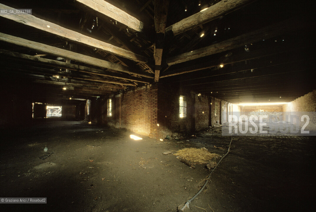 Nome:..ISOLA DEL LAZZARETTO VECCHIO: ROVINE DELL OSPEDALE....Localizzazione:..VENEZIA / ISOLA DEL LAZZARETTO VECCHIO / LAGUNA SUD..VENICE / THE ISLE OF LAZZARETTO VECCHIO / THE SOUTH LAGOON..Soggetto:..ISOLA DEL LAZZARETTO VECCHIO / ROVINE DELL OSPEDALE (TESONI) ..THE ISLE OF LAZZARETTO VECCHIO / REMAINS  OF THE HOSPITAL    ..Cronologia:......Autore:.. ....Stile:......Editori Stampatori:......Committenza:......Materia e Tecnica:......Collocazione:......Note:..NEL 1423 SCOPPIO LA PESTE IN CITTA E LISOLA VENNE TRASFORMATA IN LAZZARETTO ..WITH THE 1423 PLAGUE THE ISLAND BECAME LAZZARETTO  (QUARANTINE STATION)..Riproduzione Fotografica:..Graziano Arici/Rosebud2 ...Copyright:..Graziano Arici / rosebud2/....Data:..1993....Costo:..A....Key:..ISOLE ABBANDONATE..UNINHABITED ISLANDS