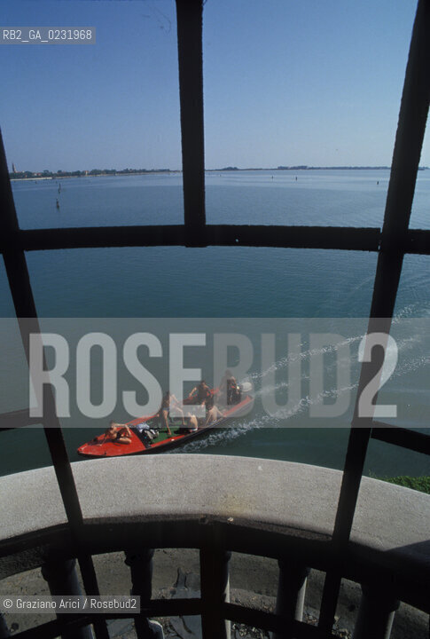 Caption: Nome:..ISOLA DI POVEGLIA: LA LAGUNA VISTA DALLA CASA DI RIPOSO....Localizzazione:..VENEZIA / ISOLA DI POVEGLIA / LAGUNA SUD..VENICE / THE ISLE OF POVEGLIA  / THE SOUTH LAGOON..Soggetto:..ISOLA DI POVEGLIA / LA LAGUNA VISTA DALLA CASA DI RIPOSO..THE ISLE OF POVEGLIA / THE LAGOON FROM THE REST HOME..Cronologia:......Autore:......Stile:......Editori Stampatori:.... ..Committenza:......Materia e Tecnica:......Collocazione:......Note:..DAL IX AL XIV SECOLO FU ABITATA DAGLI SCHIAVI E SERVITORI DEL DOGE / NEL XVIII SECOLO VENNE COSTRUITO UN LAZZARETTO, POI TRASFORMATO IN CONVALESCENZIARIO..FROM IXth TO XIVth CENTURY WAS  INHABITED BY THE SLAVES AND SERVANTS OF THE DOGE / IN XVIIth CENTURY  A LAZZARETTO WAS BUILT AND THIS WAS LATER CONVERTED INTO A CONVALESCENT HOME..Riproduzione Fotografica:..Graziano Arici/Rosebud2 ...Copyright:..Graziano Arici / rosebud2/....Data:..1993....Costo:..A....Key:..ISOLE ABBANDONATE..UNINHABITED ISLANDS