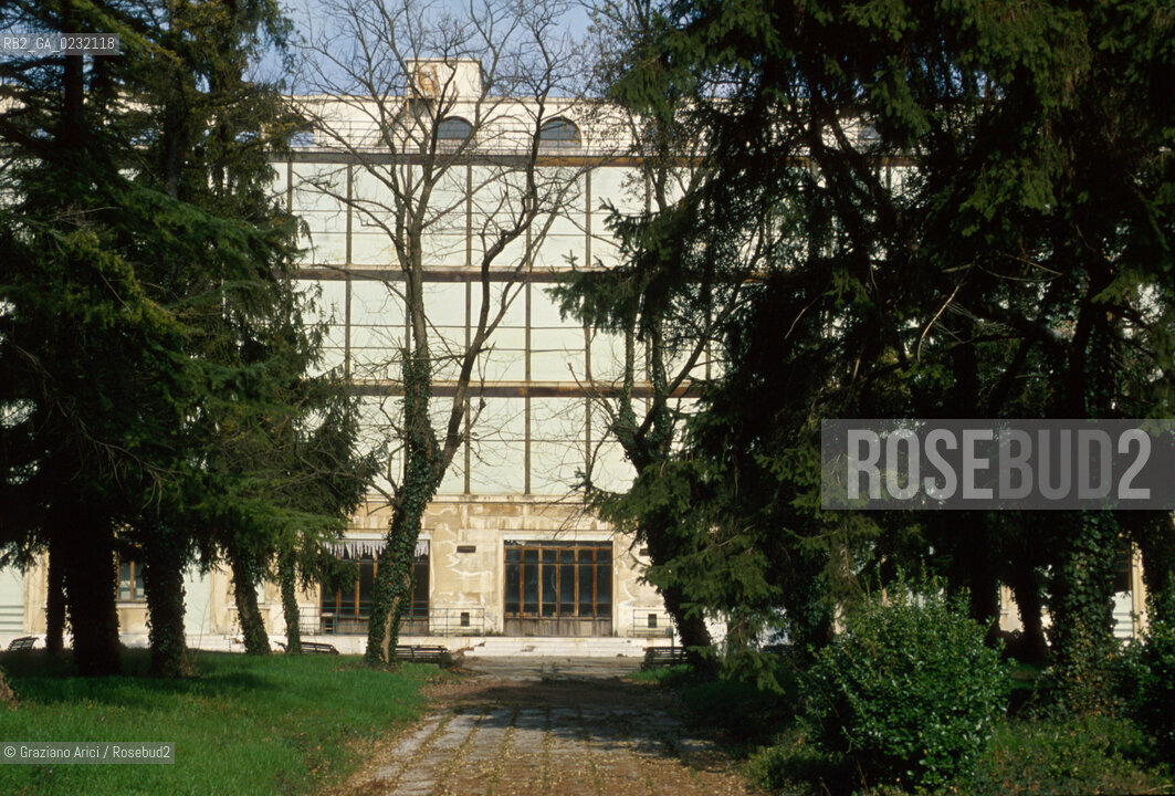 Caption: Nome:..ISOLA DI SACCA SESSOLA: OSPEDALE....Localizzazione:..VENEZIA / ISOLA DI SACCA SESSOLA / LAGUNA SUD..VENICE / THE ISLE OF SACCA SESSOLA / THE SOUTH LAGOON..Soggetto:..ISOLA DI SACCA SESSOLA / OSPEDALE..THE ISLE OF SACCA SESSOLA / THE HOSPITAL ..Cronologia:.. ....Autore:......Stile:......Editori Stampatori:.... ..Committenza:......Materia e Tecnica:......Collocazione:......Note:..DAL 1911 FINO AL 1979 FU USATA COME OSPEDALE..FROM 1911 TO 1979 IT WAS USED AS A HOSPITAL..Riproduzione Fotografica:..Graziano Arici/Rosebud2 ...Copyright:..Graziano Arici / rosebud2/....Data:..1993....Costo:..A....Key:..ISOLE ABBANDONATE / PALAZZI..UNINHABITED ISLANDS / PALACES