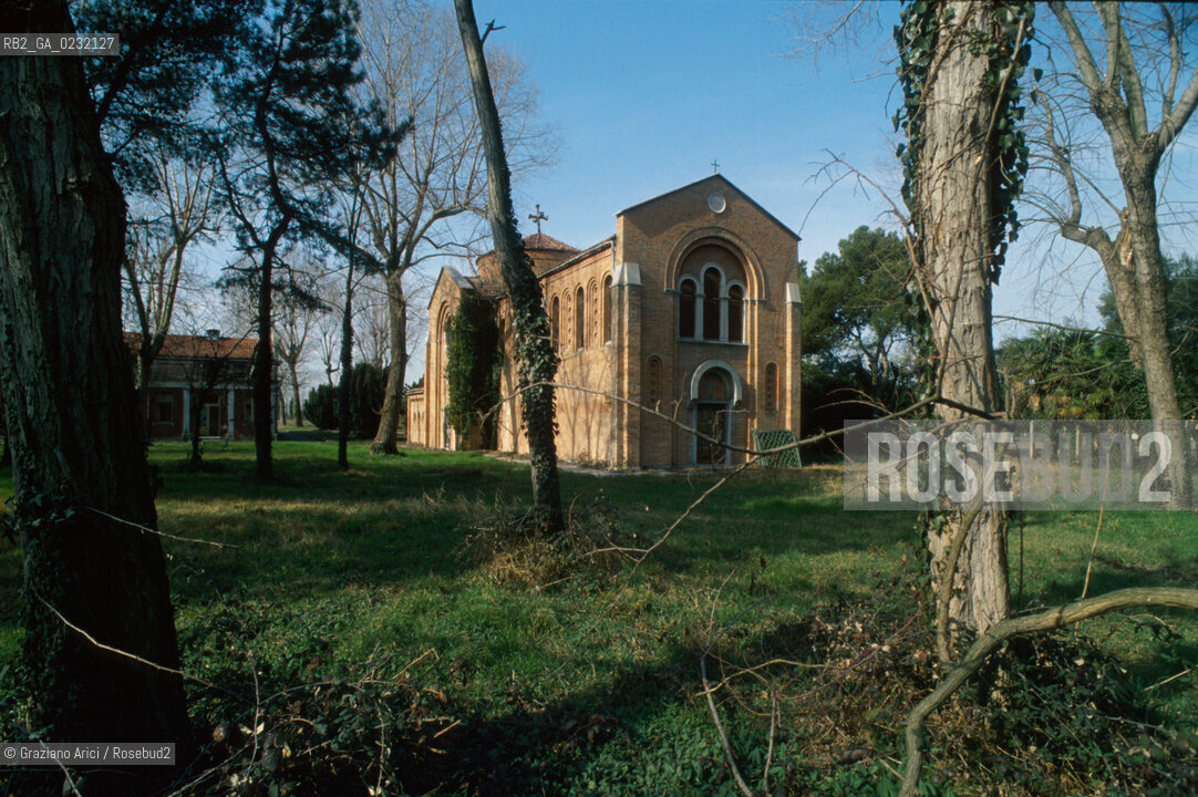 Caption: Nome:..ISOLA DI SACCA SESSOLA: LA CHIESA....Localizzazione:..VENEZIA / ISOLA DI SACCA SESSOLA / LAGUNA SUD..VENICE / THE ISLE OF SACCA SESSOLA / THE SOUTH LAGOON..Soggetto:..ISOLA DI SACCA SESSOLA / LA CHIESA..THE ISLE OF SACCA SESSOLA / THE CHURCH ..Cronologia:..SEC. XX PRIMO QUARTO / 1921..XXth CENTURY / 1921..Autore:......Stile:......Editori Stampatori:.... ..Committenza:......Materia e Tecnica:......Collocazione:......Note:..DAL 1911 FINO AL 1979 FU USATA COME OSPEDALE..FROM 1911 TO 1979 IT WAS USED AS A HOSPITAL..Riproduzione Fotografica:..Graziano Arici/Rosebud2 ...Copyright:..Graziano Arici / rosebud2/....Data:..1993....Costo:..A....Key:..ISOLE ABBANDONATE / CHIESA..UNINHABITED ISLANDS / CHURCH