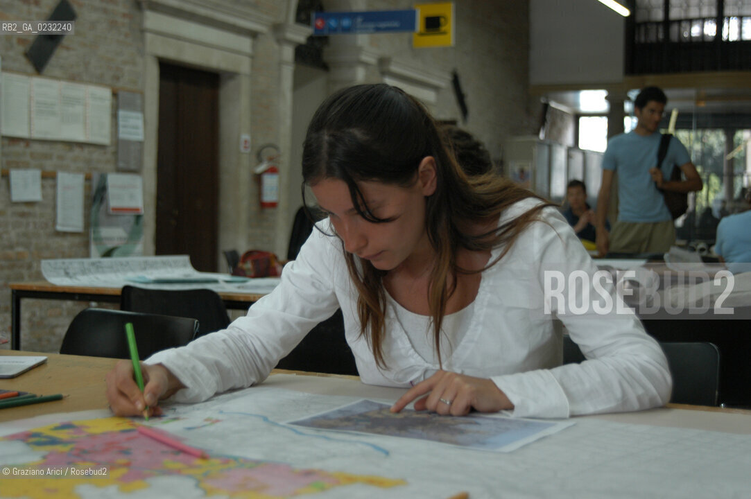 VENEZIA -IUAV FACOLTA DI ARCHITETTURA - CORSO DI URBANISTICA © 2003 Graziano Arici/Rosebud2  UNIVERSITA CA TRON