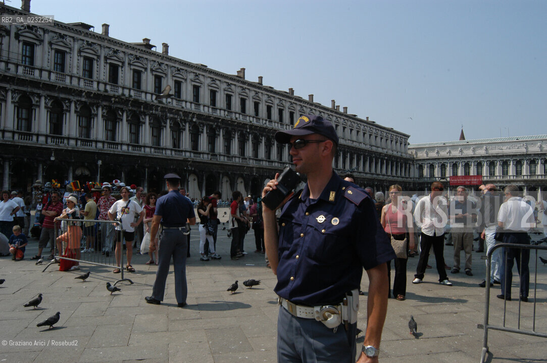 VENEZIA 04/06/03 - ALLARME PER UN PRESUNTO ATTENTATORE TERRORISTA NELLA BASILICA DI SAN MARCO - ©Graziano Arici/Rosebud2