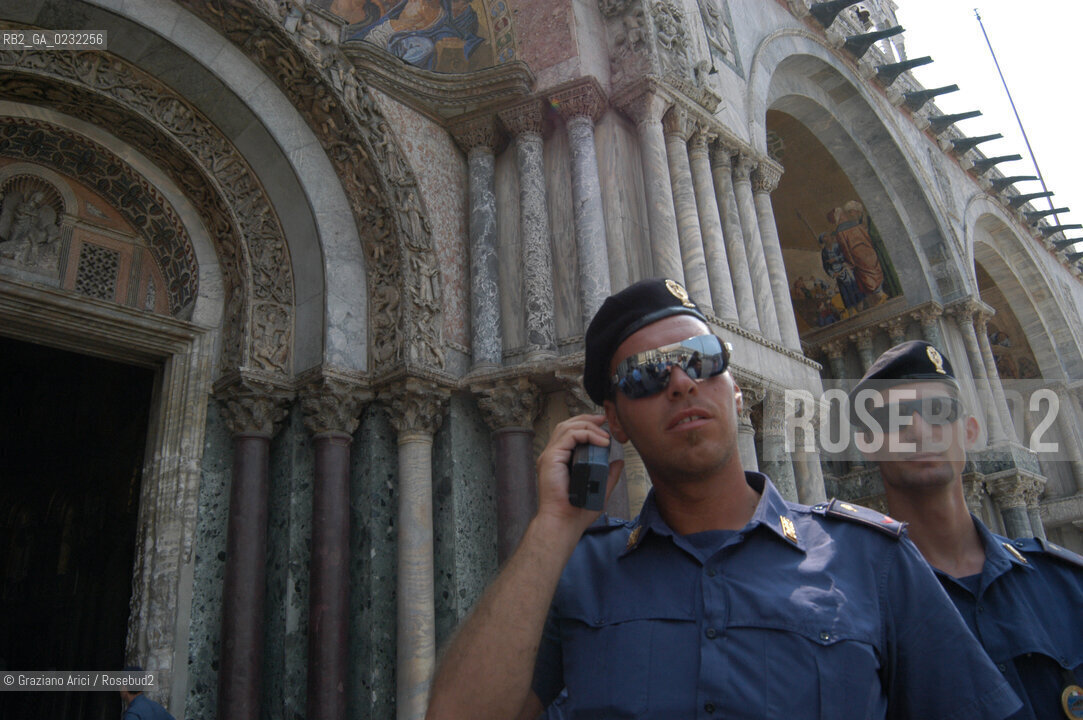 VENEZIA 04/06/03 - ALLARME PER UN PRESUNTO ATTENTATORE TERRORISTA NELLA BASILICA DI SAN MARCO - ©Graziano Arici/Rosebud2