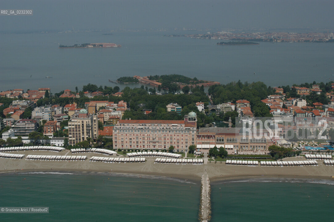 VENEZIA 1/07/2003 -  LIDO HOTEL EXCELSIOR  © 2003 Graziano Arici/Rosebud2 SPIAGGIA