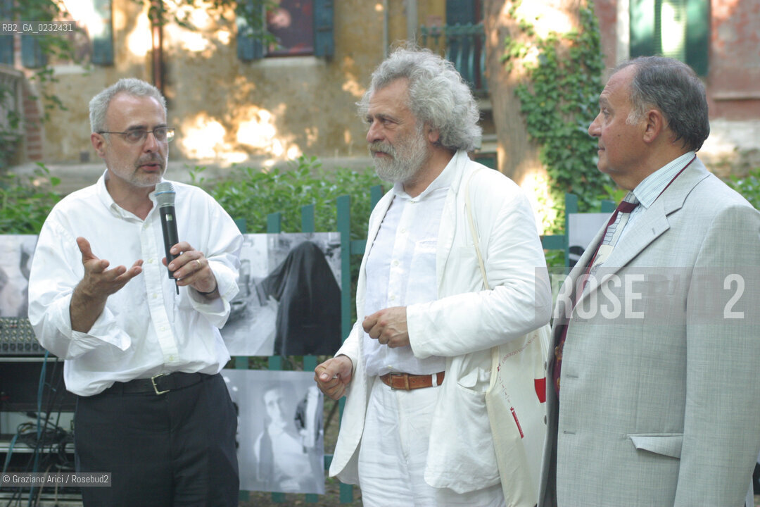 50° ESPOSIZIONE INTERNAZIONALE DARTE LA BIENNALE DI VENEZIA - GIARDINI - LE INSTALLAZIONI DI  VIVERE VENEZIA  © 2003 Graziano Arici/Rosebud2 / CONSORZIO VENEZIA NUOVA / IUAV  MARINO FOLIN PAOLO SAVONA FRANCESCO BONAMI