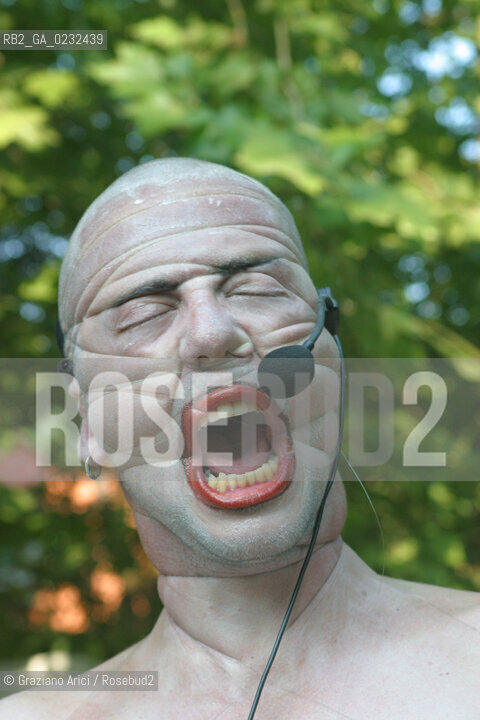 50° ESPOSIZIONE INTERNAZIONALE DARTE LA BIENNALE DI VENEZIA - GIARDINI - LE INSTALLAZIONI DI  VIVERE VENEZIA  © 2003 Graziano Arici/Rosebud2 / CONSORZIO VENEZIA NUOVA / IUAV