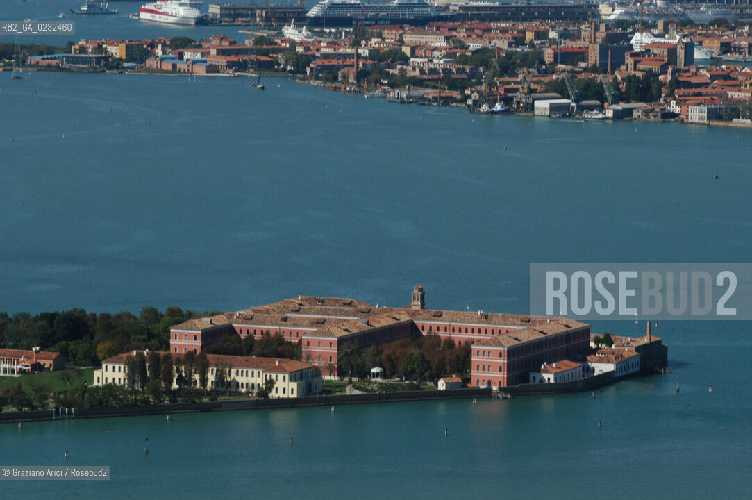 VENEZIA  E ISOLA DI S.CLEMENTE -  © 2003 Graziano Arici/Rosebud2 / FOTO AEREA HOTEL