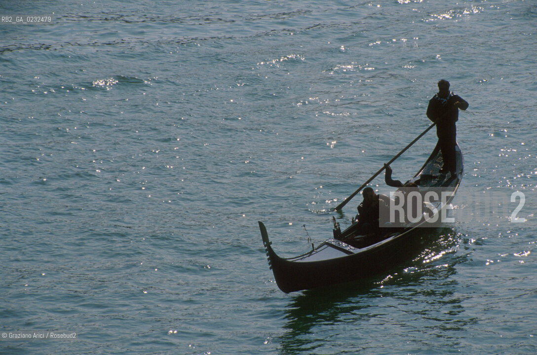 VENEZIA GONDOLA IN CANAL GRANDE © 2003 Graziano Arici/Rosebud2 BARCA