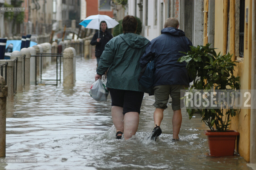 VENEZIA 1/11/03 ALTA MAREA  ©Graziano Arici/Rosebud2 ACQUA ALTA