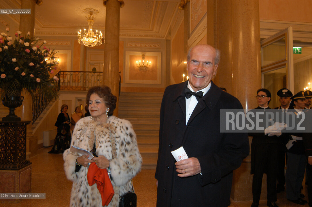 VENEZIA 14/12/03 - INAUGURAZIONE DEL GRAN TEATRO LA FENICE UMBERTO VERONESI CON LA MOGLIE ©Graziano Arici/Rosebud2