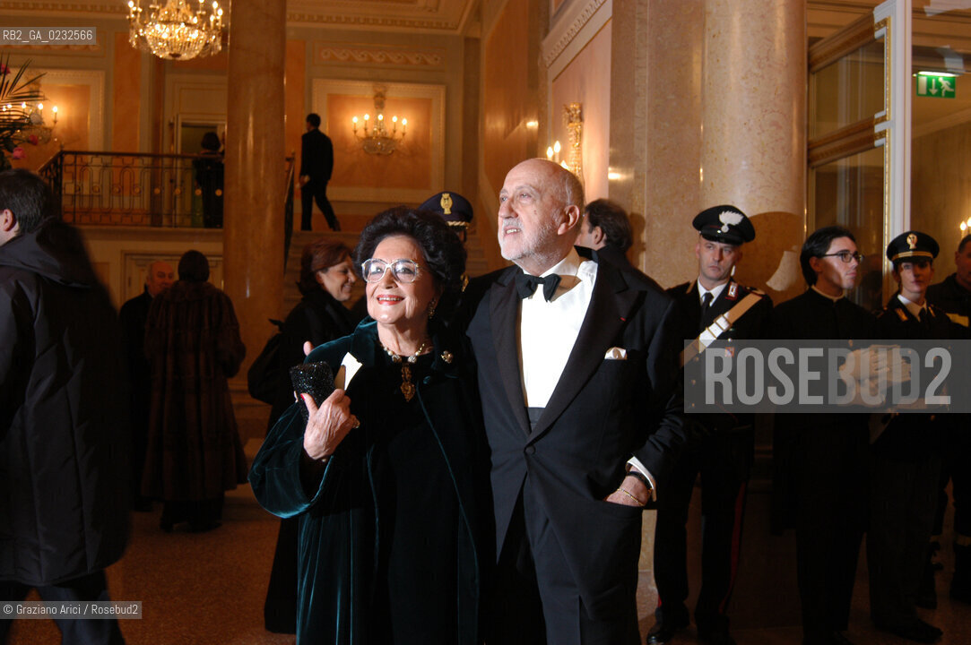 VENEZIA 14/12/03 - INAUGURAZIONE DEL GRAN TEATRO LA FENICE LO SCENOGRAFO PIERLUIGI PIZZI CON LA CANTANTE LIRICA LEILA GENCER ©Graziano Arici/Rosebud2