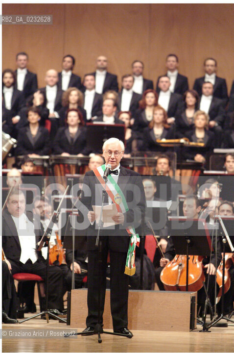 VENICE 14/12/03 - THE CONCERT CONDUCTED BY RICCARDO MUTI WITH THE ORCHESTRA DEL GRAN TEATRO LA FENICE FOR THE GALA : THE MAYOR OF VENICE PAOLO COSTA - ARCHIVIO Graziano Arici/Rosebud2