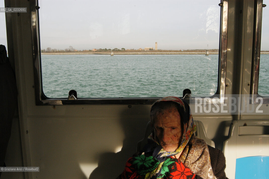 VENEZIA -  MAZORBO TRAGHETTO  © 2003 Graziano Arici/Rosebud2