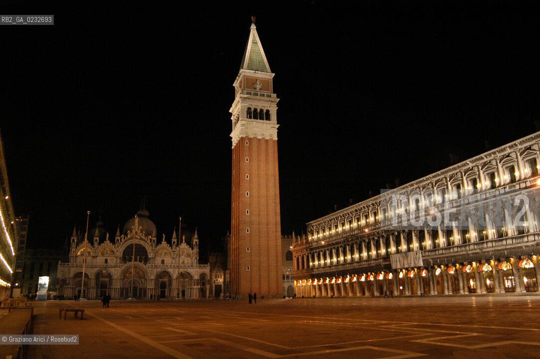 VENEZIA PIAZZA E CHIESA DI SAN MARCO © 2003 Graziano Arici/Rosebud2 NOTTURNO