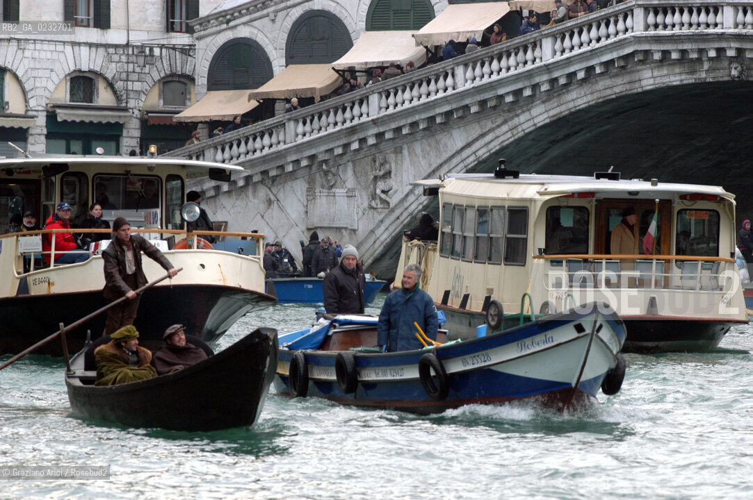 VENEZIA TRAFFICO E MOTO ONDOSO IN CANAL GRANDE © 2004 Graziano Arici/Rosebud2 VAPORETTI.