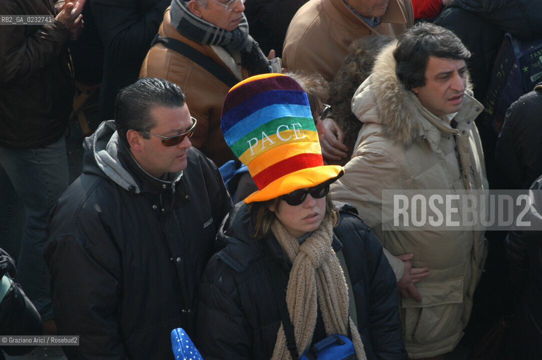 VENEZIA CARNEVALE VOLO DELLANGELO © 2004 Graziano Arici/Rosebud2 MASCHERA PIAZZA SAN MARCO PACE