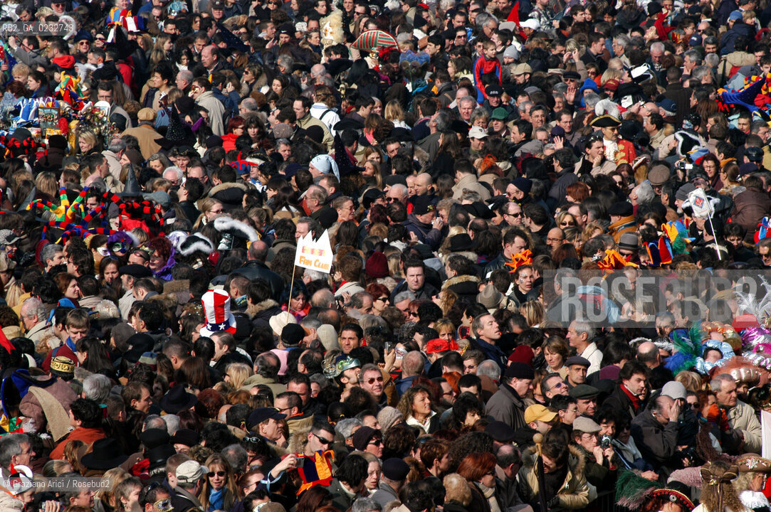 VENEZIA CARNEVALE VOLO DELLANGELO © 2004 Graziano Arici/Rosebud2 MASCHERA PIAZZA SAN MARCO