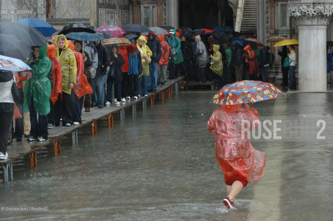 VENEZIA 4 MAGGIO 2004 - ALTA MAREA  ©Graziano Arici/Rosebud2 / ACQUA ALTA