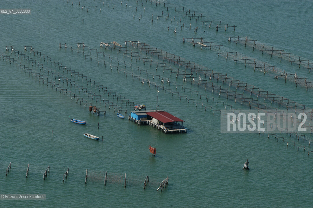 VENEZIA 25-05-04  ALLEVAMENTI DI MOLLUSCHI PESCA ©Graziano Arici/Rosebud2 AEREA