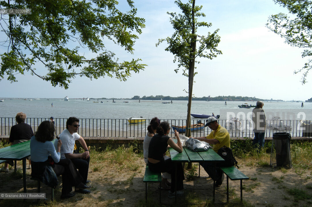 VENEZIA 2/06/04 ISOLA DI S.ERASMO TRATTORIA AI TEDESCHI ©Graziano Arici/Rosebud2