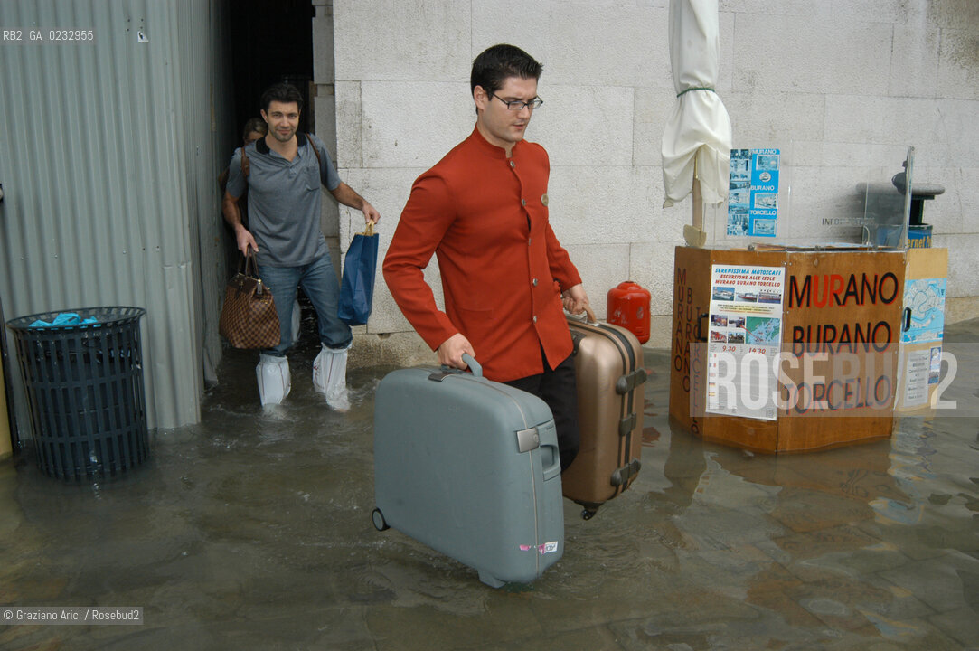 VENEZIA 1/11/04 - ALTA MAREA ©Graziano Arici/Rosebud2 ACQUA ALTA