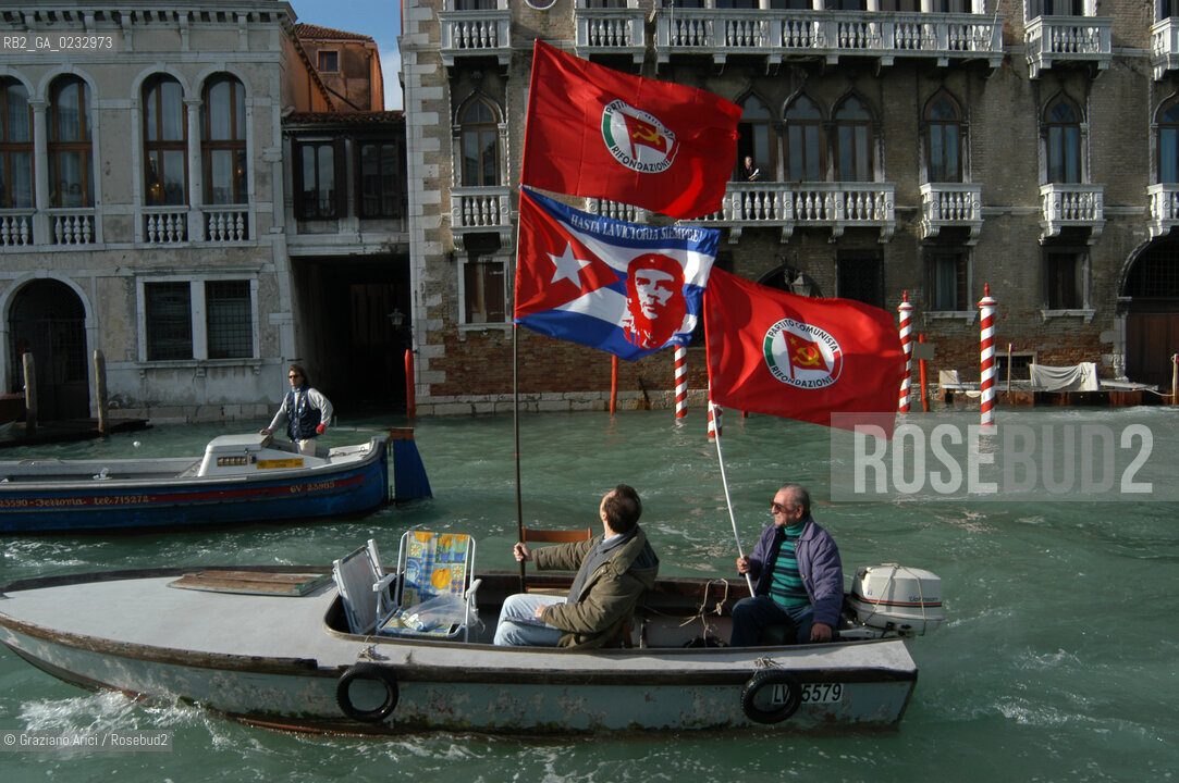 VENEZIA 13/11/04 MANIFESTAZIONE DEL PARTITO DI RIFONDAZIONE COMUNISTA E DEL MOVIMENTO NO GLOBAL CONTRO LASSEMBLEA PARLAMENTARE DELLA NATO ©Graziano Arici/Rosebud2