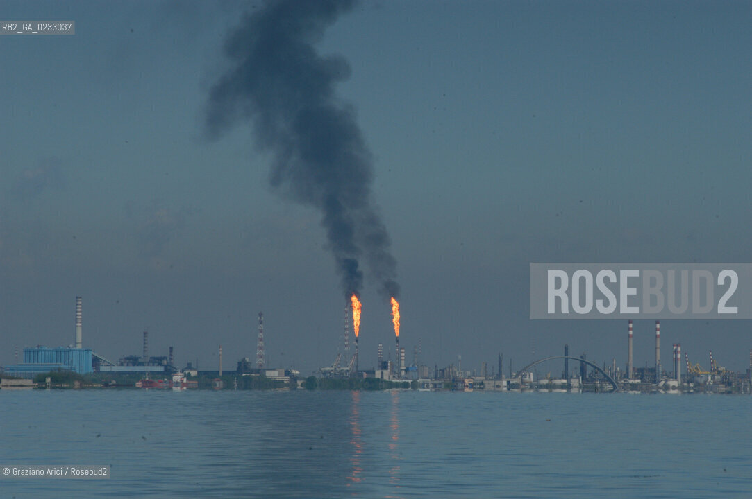 VENEZIA 2003  TORCE A PORTOMARGHERA INQUINAMENTO ©Graziano Arici/Rosebud2