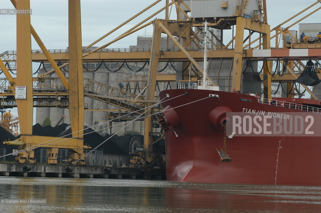 VENEZIA SETTEMBRE 2005 : PORTOMARGHERA - PORTO COMMERCIALE ©Graziano Arici/Rosebud2 NAVE