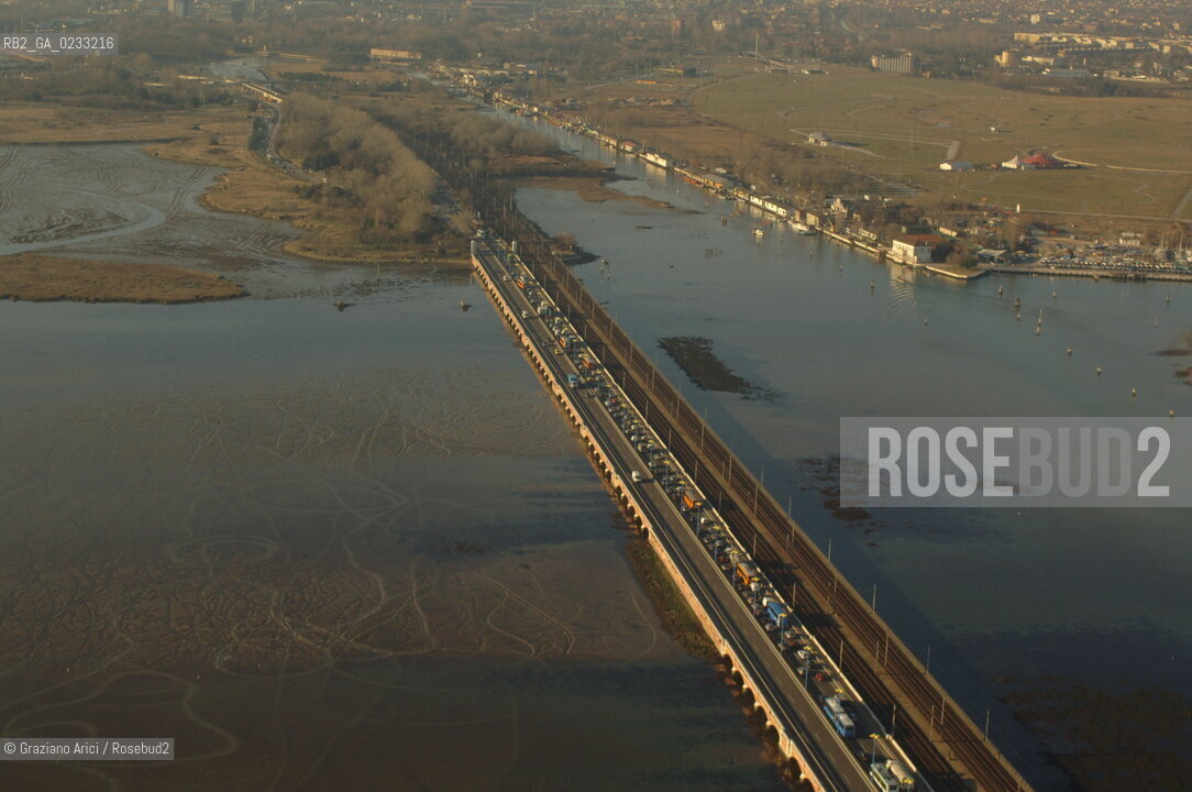 VENEZIA 11 GENNAIO 2006 - FOTO AEREA DEL PONTE DELLA LIBERTA ©Graziano Arici/Rosebud2 AEREA