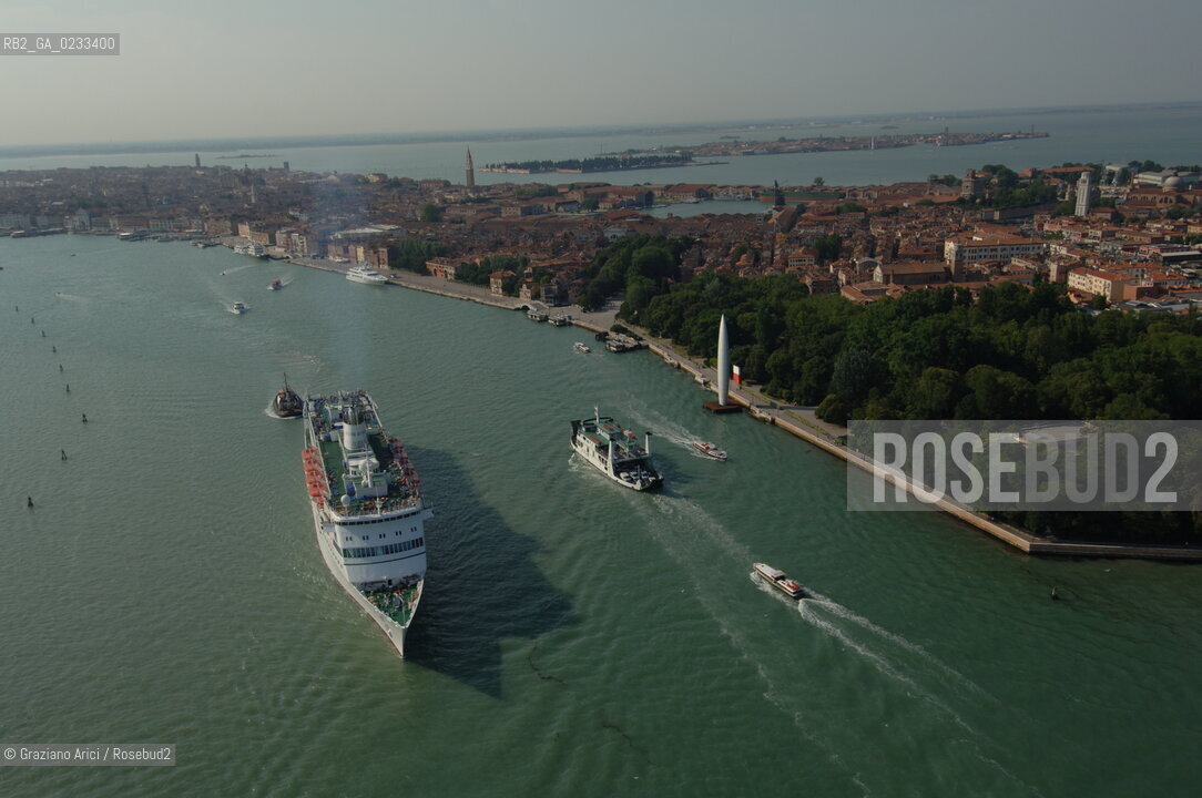 VENEZIA 13/06/06 FOTO AEREE VENEZIA E NAVE  ©Graziano Arici/Rosebud2