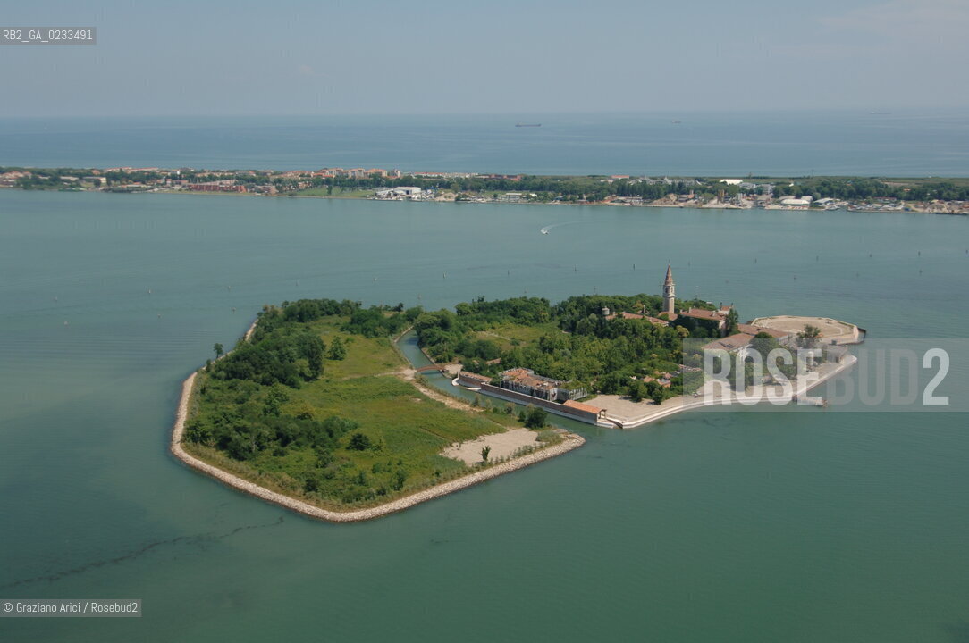 VENEZIA 13/06/06 FOTO AEREE ISOLA DI POVEGLIA  ©Graziano Arici/Rosebud2