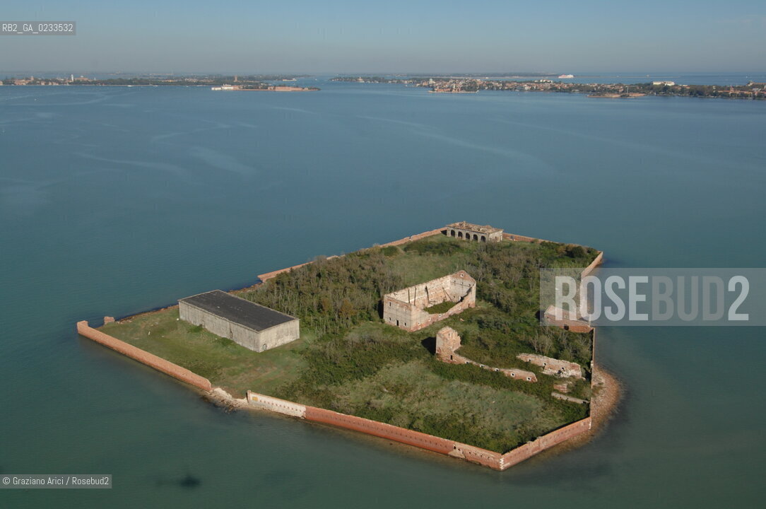 VENEZIA 10/10/06 FOTO AEREA ISOLA DI S.SPIRITO ISOLA ABBANDONATA ©Graziano Arici/Rosebud2
