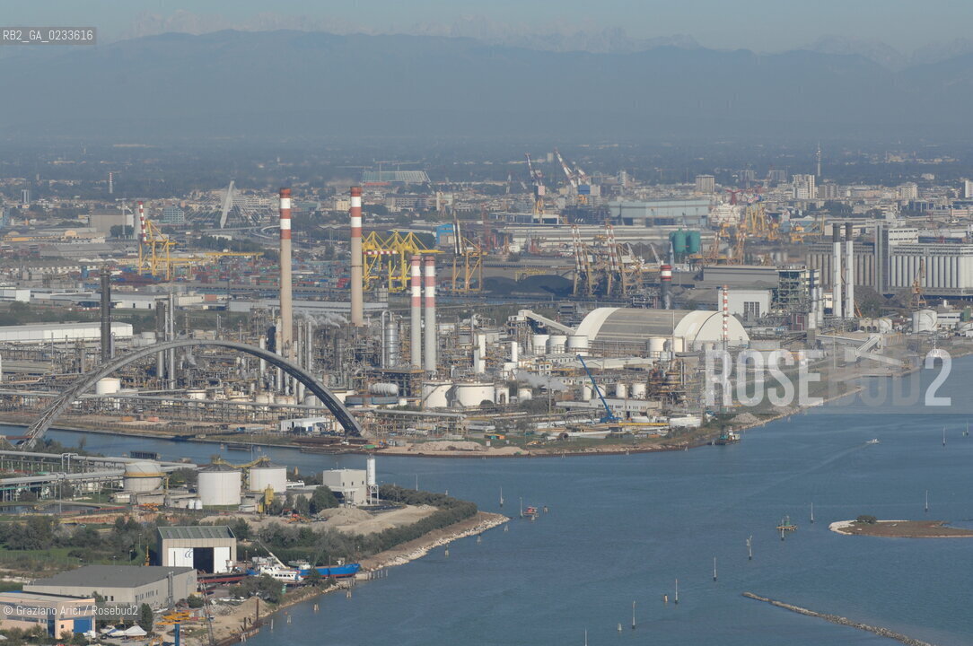 VENEZIA 10/10/06 FOTO AEREE PORTO MARGHERA ©Graziano Arici/Rosebud2 ZONA INDUSTRIALE