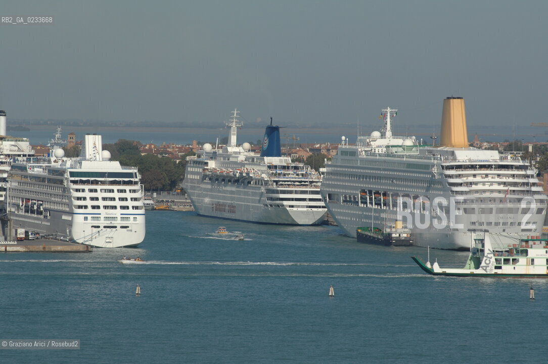 VENEZIA 10/10/06 FOTO AEREA VENEZIA PORTO PASSEGGERI NAVE ©Graziano Arici/Rosebud2