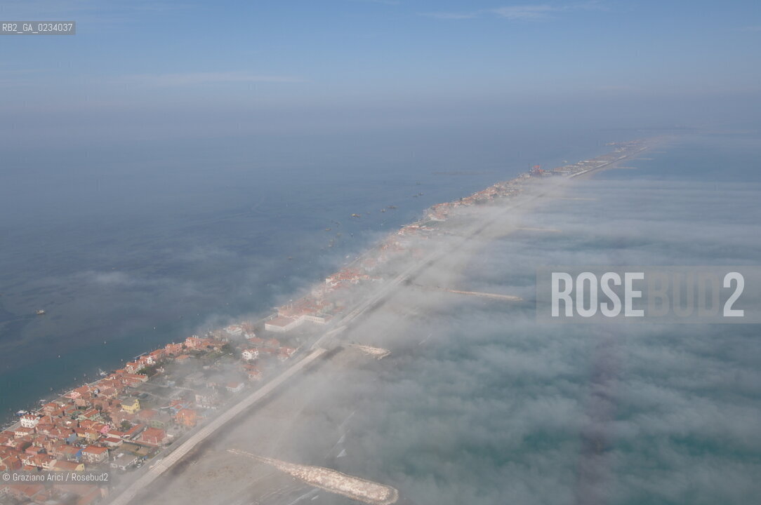 VENEZIA 13/03/08 FOTO AEREE DI PELLESTRINA CON LA NEBBIA ©Graziano Arici/Rosebud2 LIDO
