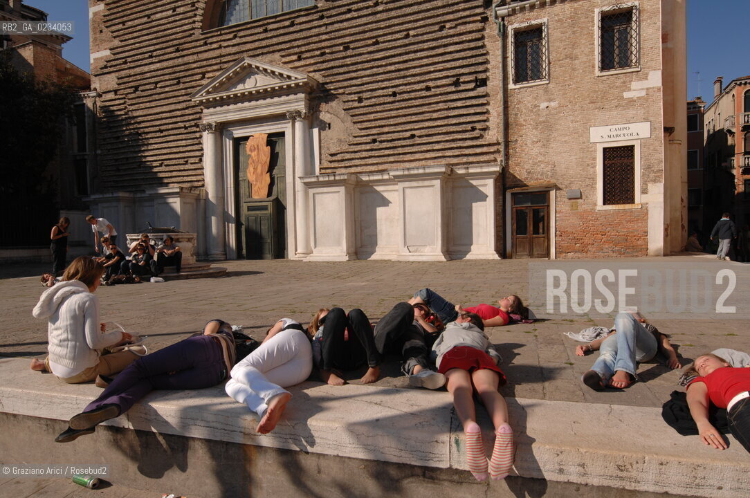 VENEZIA APRILE 2008 TURISTI A S.MARCUOLA  ©Graziano Arici/Rosebud2 TURISMO POZZO