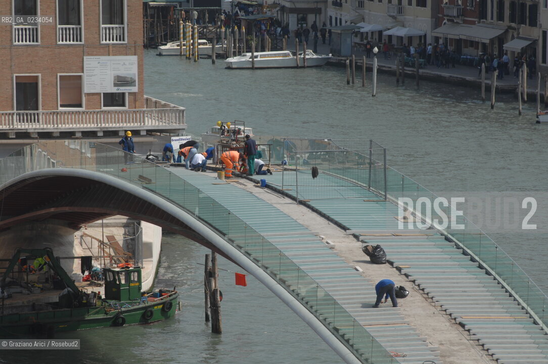 VENEZIA APRILE 2008 - IL CANTIERE DI COSTRUZIONE DEL NUOVO PONTE SUL CANAL GRANDE ©Graziano Arici/Rosebud2 CALATRAVA ARCHITETTURA