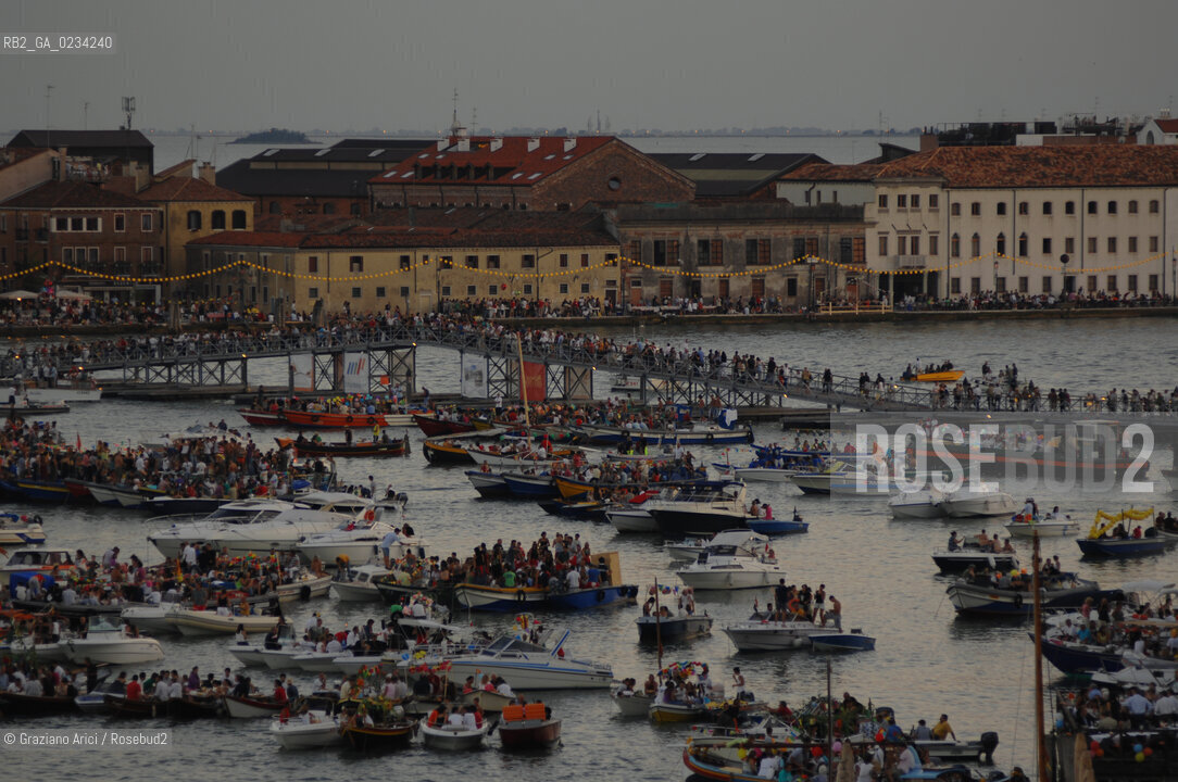 VENEZIA 20 LUGLIO 2008 . FESTA DEL REDENTORE SUL CANTIERE DI PUNTA DELLA DOGANA MONIQUE VEUTE ©Graziano Arici/Rosebud2 DOTTOR GROUP FUOCHI ARTIFICIO