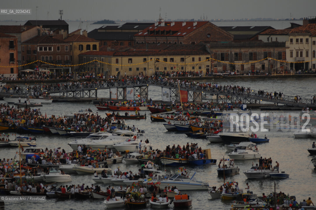 VENEZIA 20 LUGLIO 2008 . FESTA DEL REDENTORE SUL CANTIERE DI PUNTA DELLA DOGANA MONIQUE VEUTE ©Graziano Arici/Rosebud2 DOTTOR GROUP FUOCHI ARTIFICIO