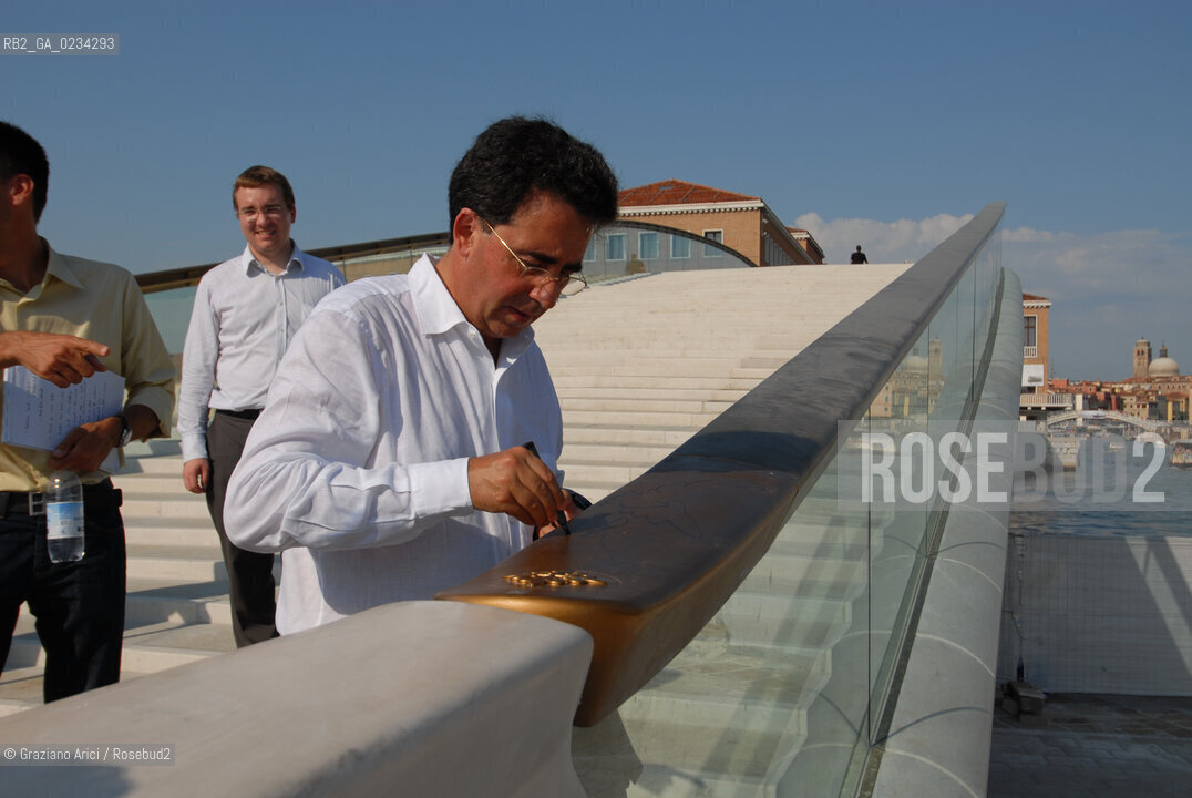 VENICE 2/09/08 - THE ARCHITECT SANTIAGO CALATRAVA DESIGNER OF THE NEW 4TH BRIDGE ON GRAND CANAL IN VENICE   © MARTA BUSO/ARICI/GRAZIANERI ARCHITETTO ARCHITETTURA PONTE