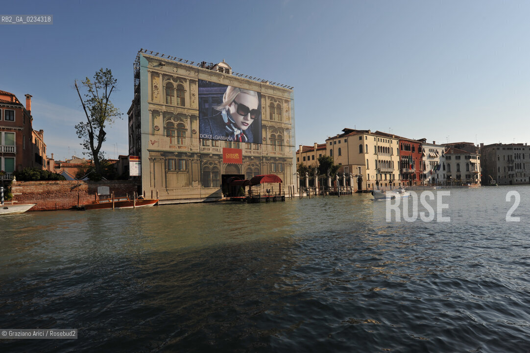 VENICE SEPTEMBER 2008 THE GEANT PUBLICITY ON THE GRAN CANAL IN VENICE : THE CA VENDRAMIN CALERGI PALACE . CASINO ©Graziano Arici/Rosebud2 PUBBLICITà VENICE ON SALE