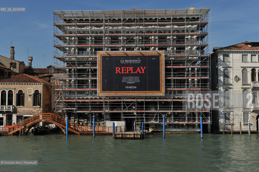 VENEZIA SETTEMBRE 2008 PUBBLICITA SUL CANAL GRANDE E A SAN MARCO ©Graziano Arici/Rosebud2 SPONSOR TURISMO VAPORETTO