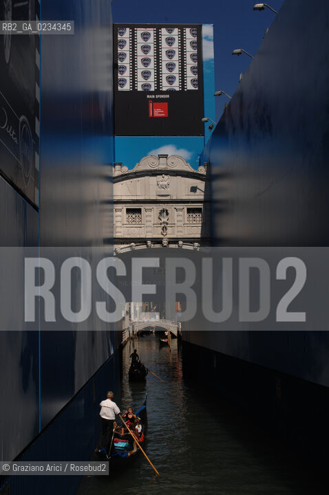 VENEZIA SETTEMBRE 2008 PUBBLICITA SUL CANAL GRANDE E A SAN MARCO ©Graziano Arici/Rosebud2 SPONSOR TURISMO VAPORETTO