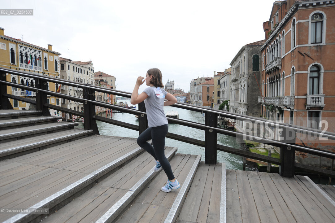 VENICE, 19.04.09. SU E ZO PER I PONTI 2009