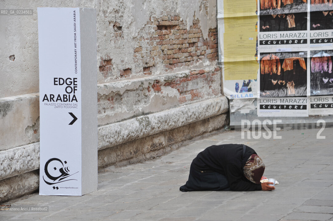 VENEZIA GIUGNO 2009 - MENDICANTE ©Graziano Arici/Rosebud2 PERSONA ANZIANA VECCHIO ISLAM